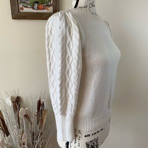 Cropped knitted sweater cable braided 3/4 sleeve.